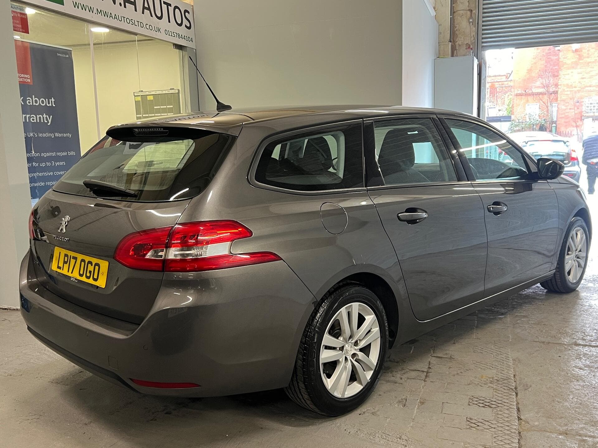 2017 Peugeot 308 SW - Thumbnail 9