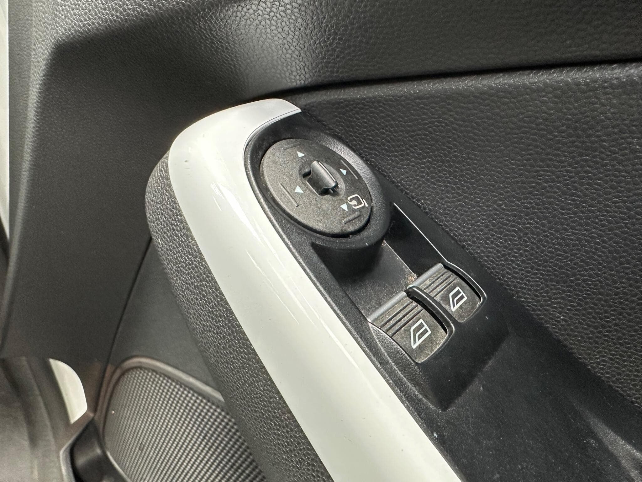 2016 Ford Fiesta - Thumbnail 14