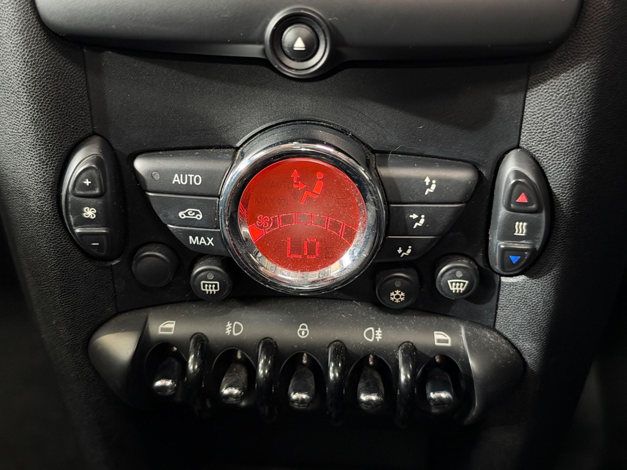 2011 MINI Hatch - Thumbnail 25