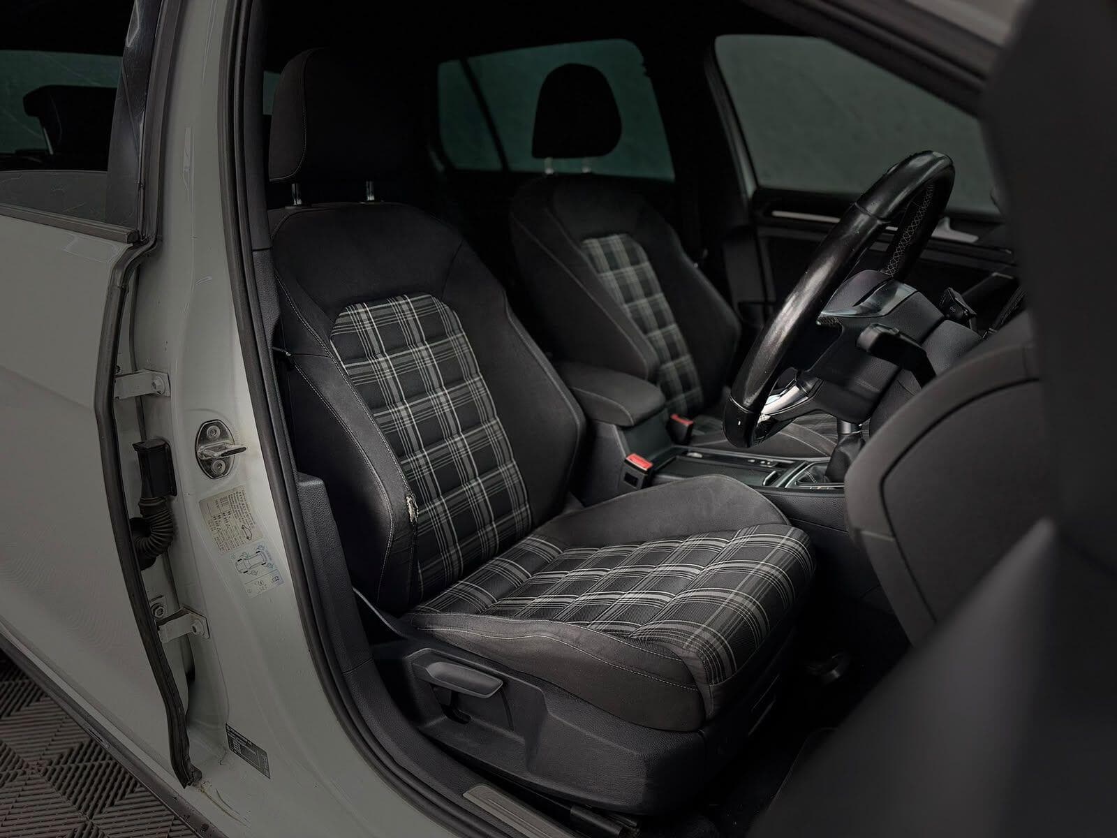 2015 Volkswagen Golf - Thumbnail 43