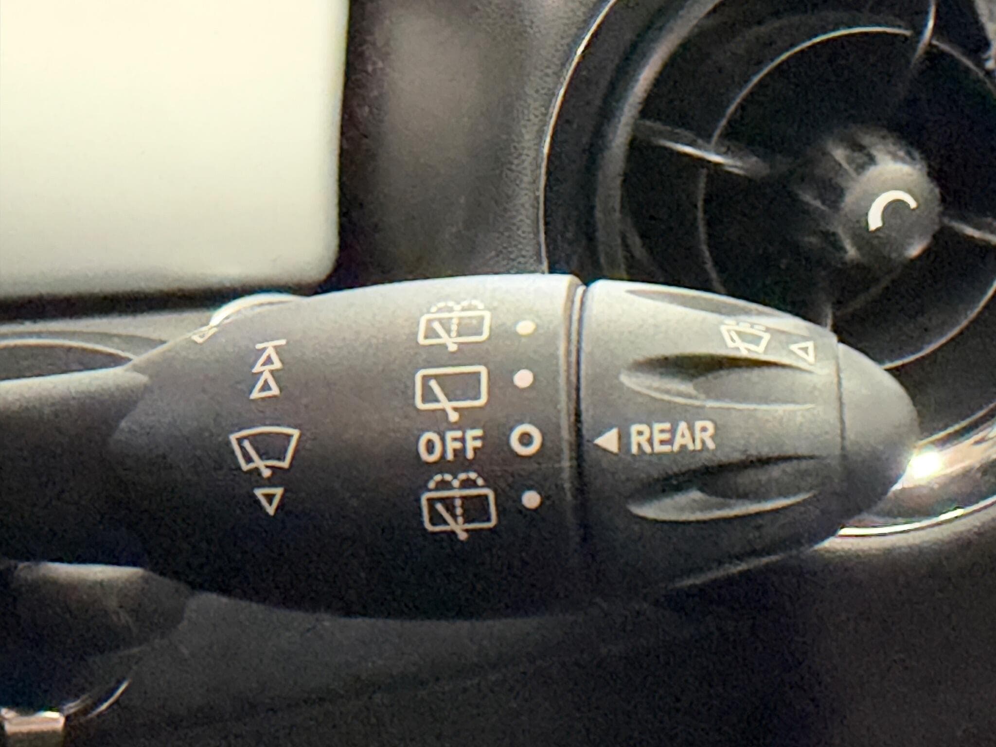 2011 MINI Hatch - Thumbnail 24