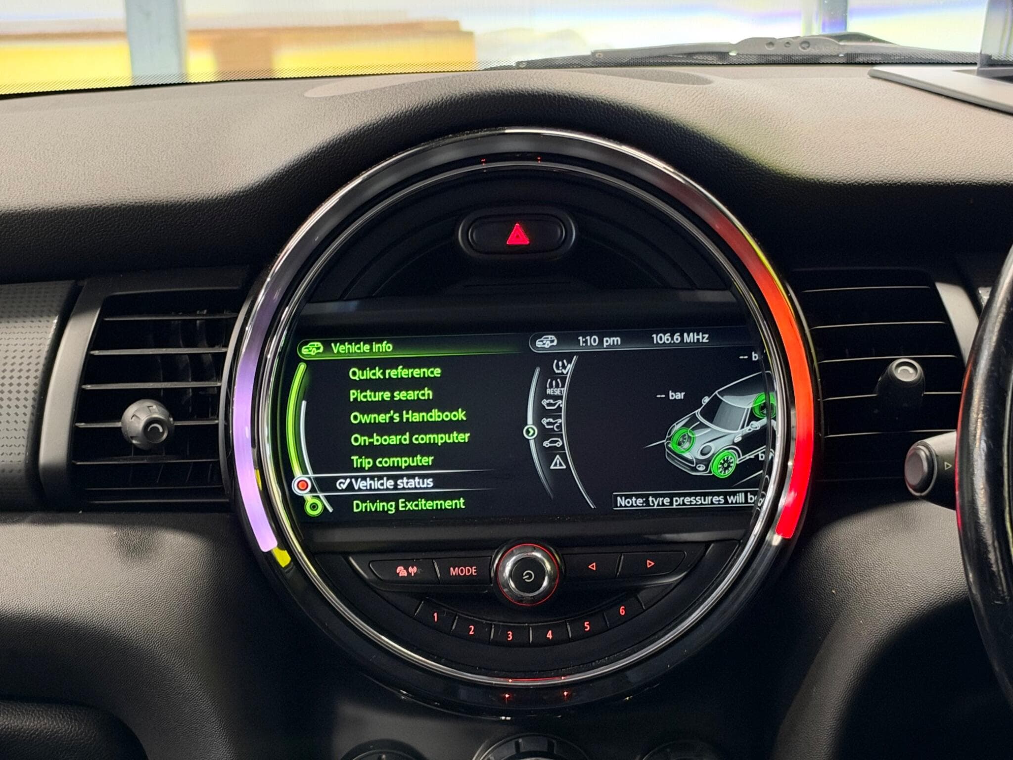 2016 MINI Hatch - Thumbnail 37