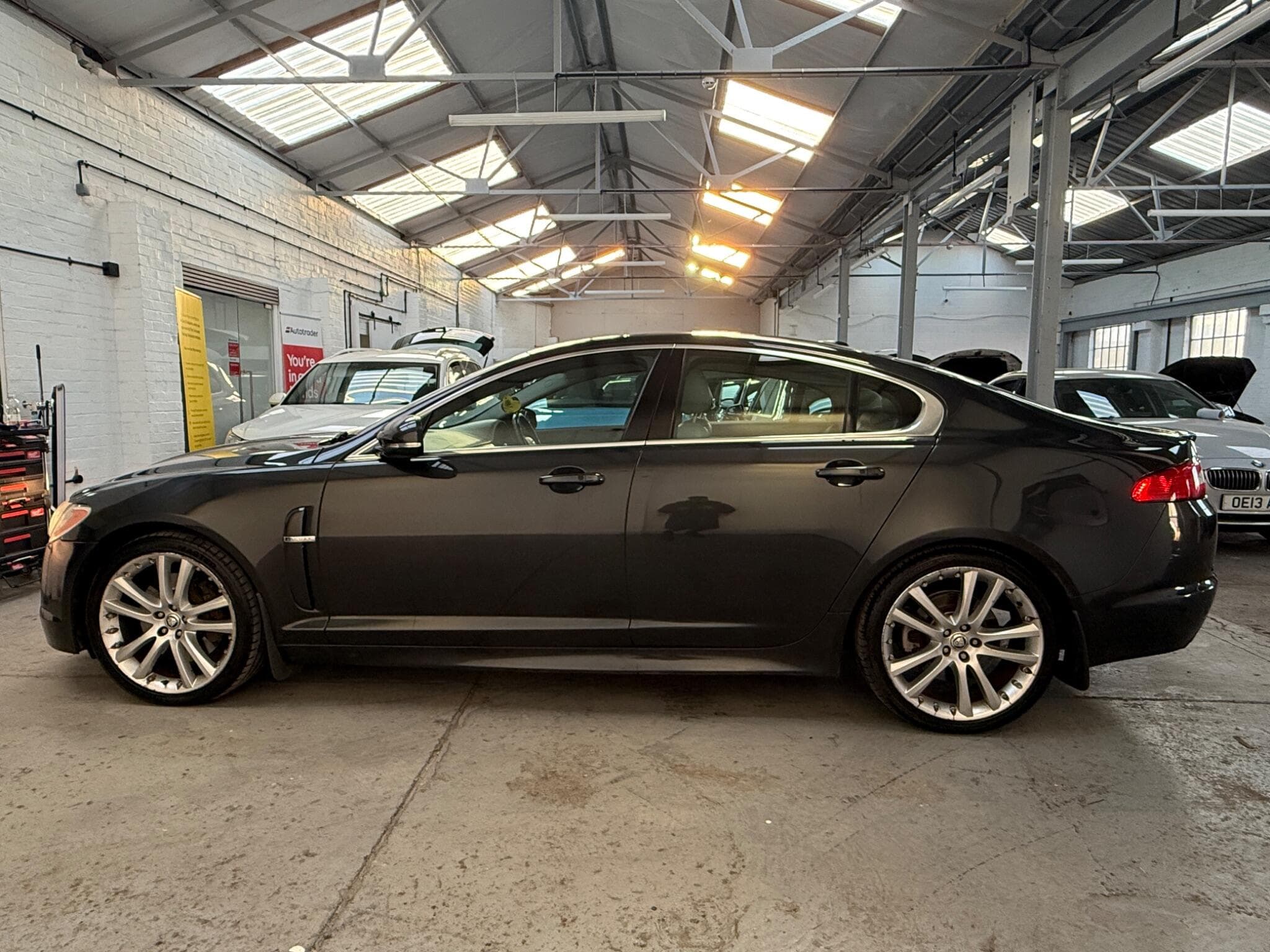 2011 Jaguar XF - Thumbnail 5