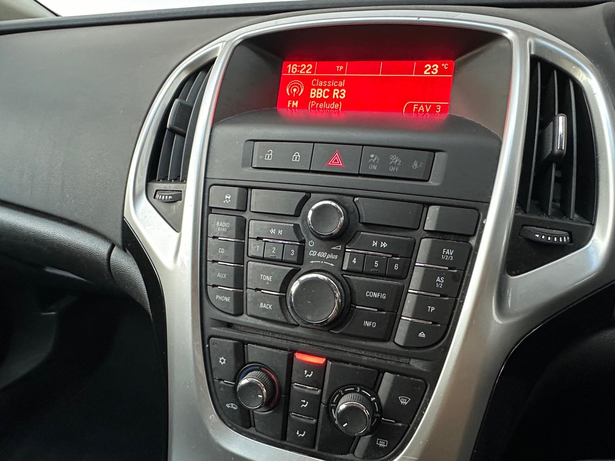 2015 Vauxhall Astra - Thumbnail 13