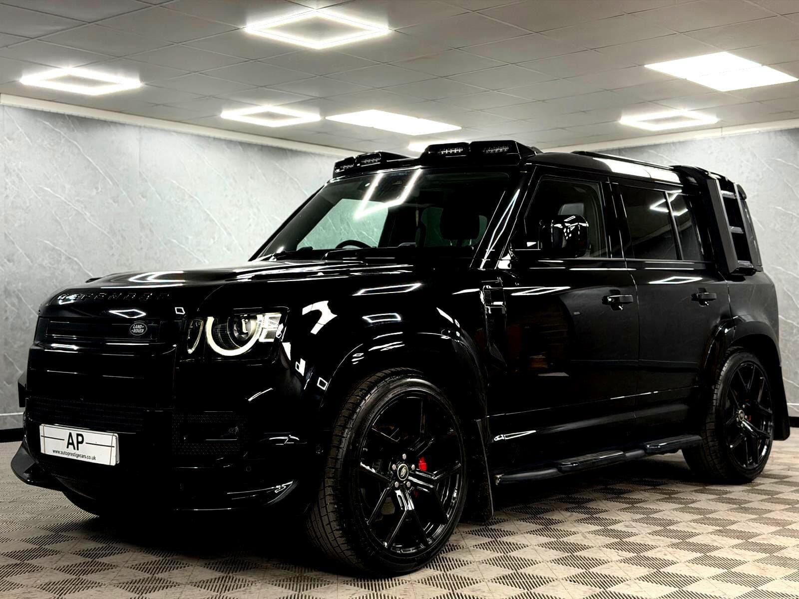 2024 Land Rover Defender 110 - Thumbnail 15