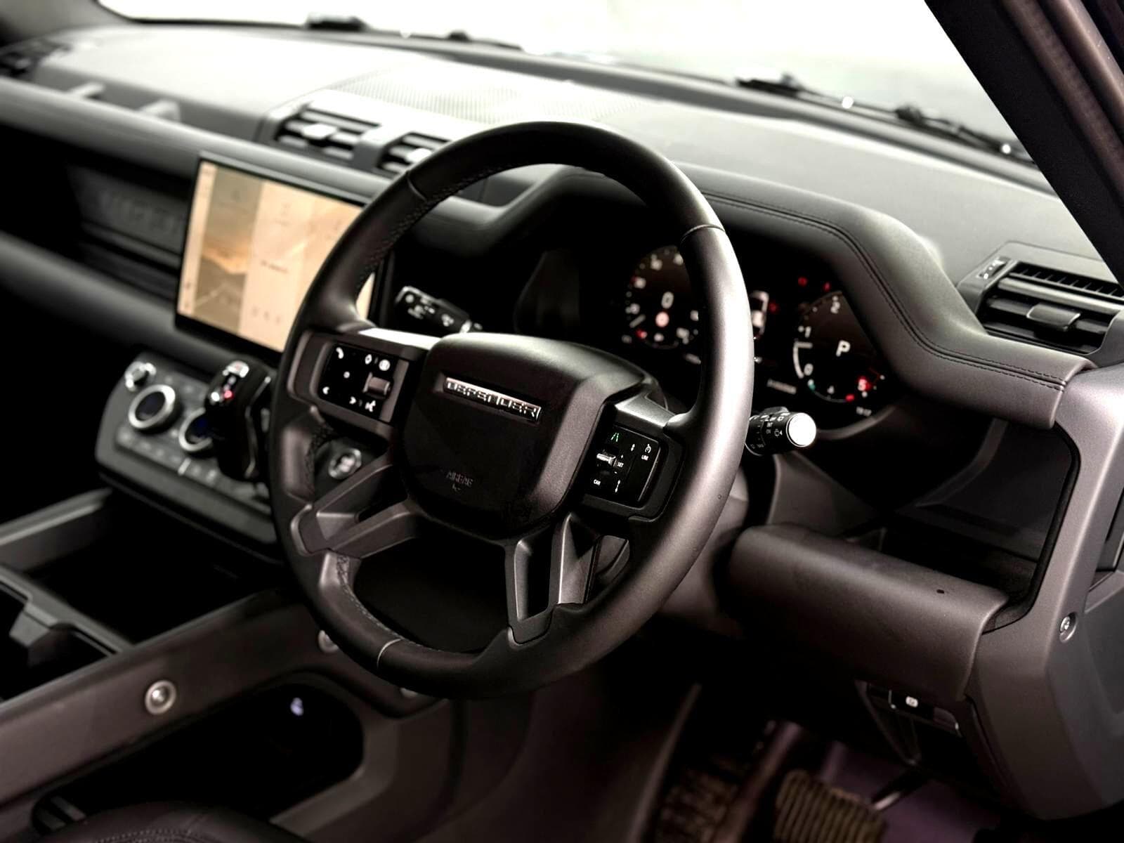 2025 Land Rover Defender 110 - Thumbnail 47