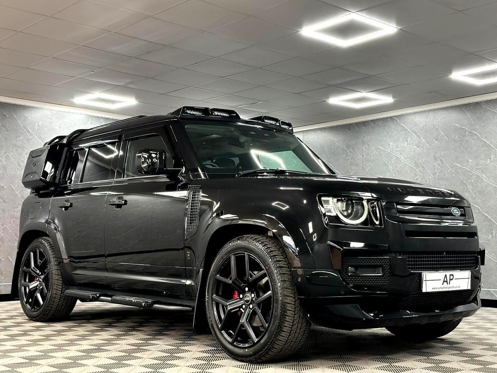 2025 Land Rover Defender 110 - Thumbnail 42