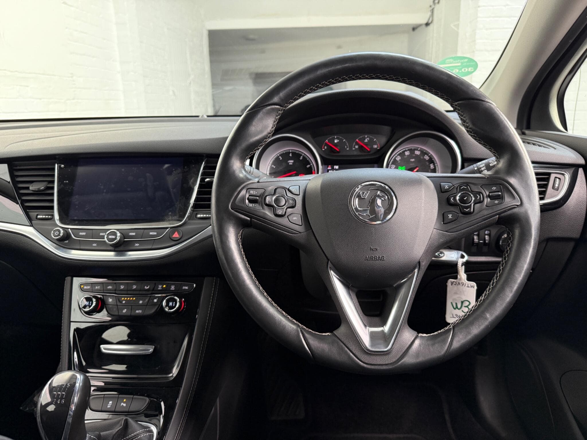 2016 Vauxhall Astra - Thumbnail 29