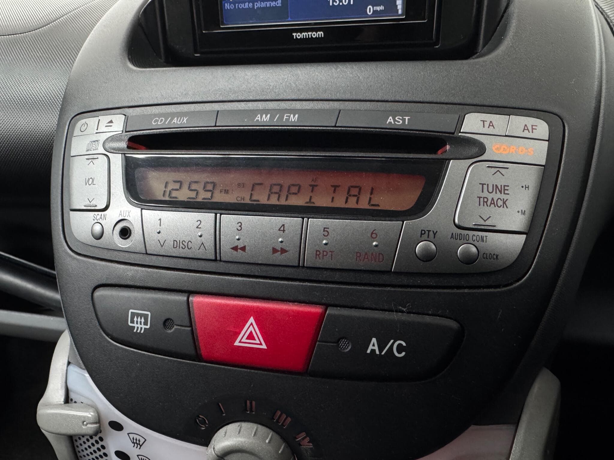 2011 Toyota AYGO - Thumbnail 14