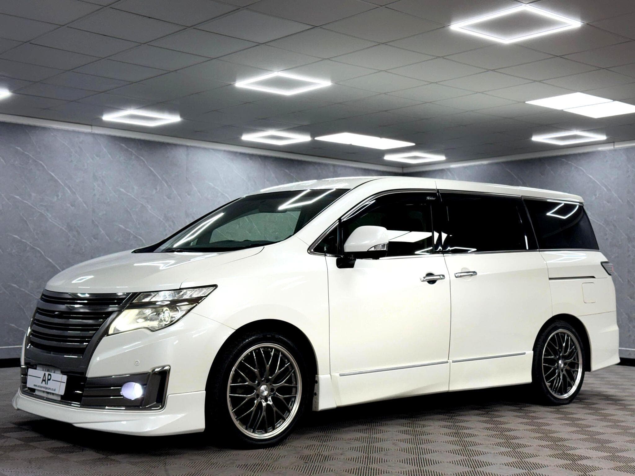 2014 Nissan Elgrand - Thumbnail 22