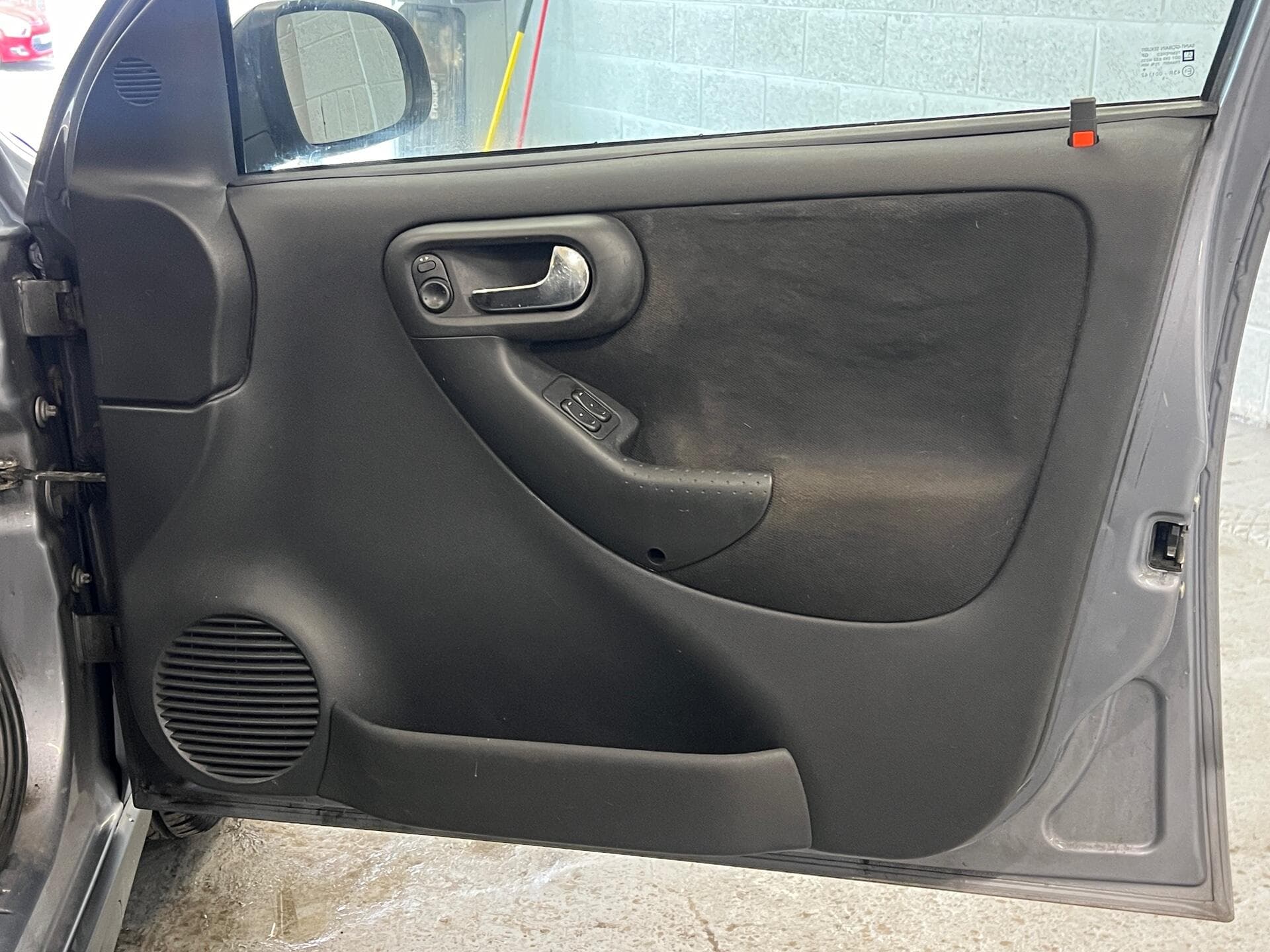 2005 Vauxhall Corsa - Thumbnail 18