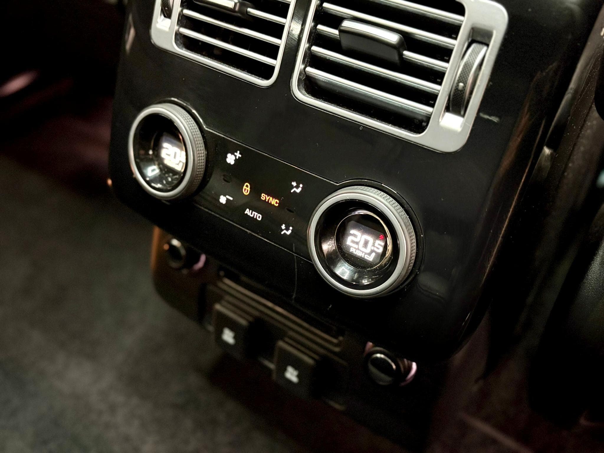 2018 Land Rover Range Rover - Thumbnail 28