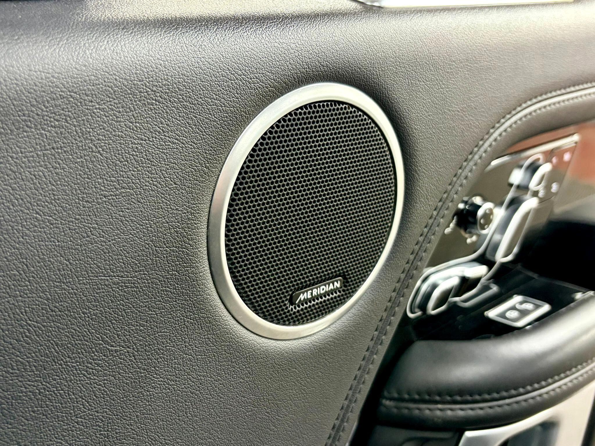 2018 Land Rover Range Rover - Thumbnail 23