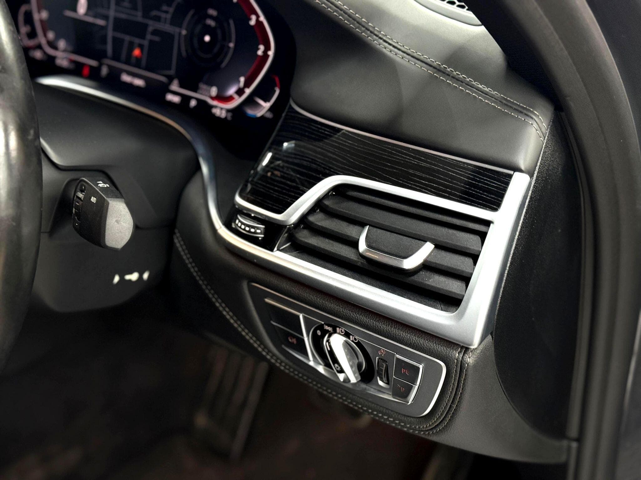 2019 BMW 7 Series - Thumbnail 37