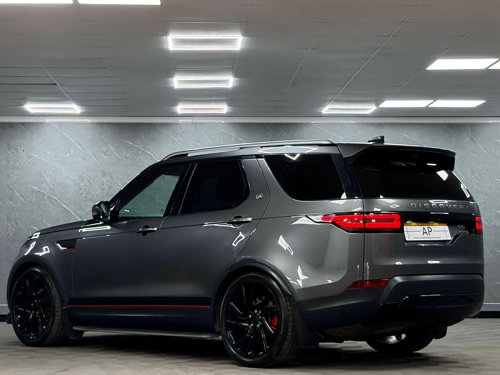 2017 Land Rover Discovery - Thumbnail 3
