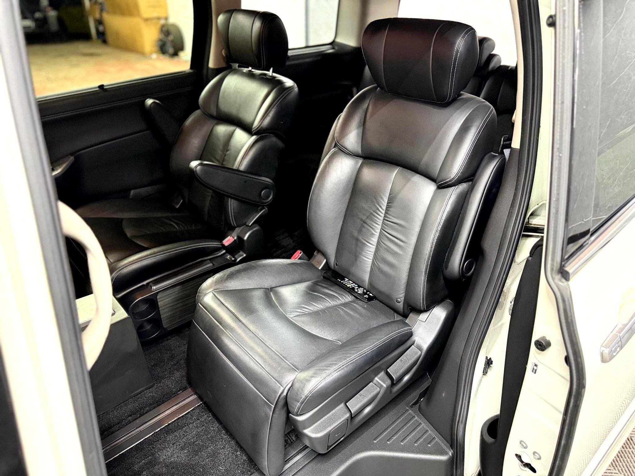 2014 Nissan Elgrand - Thumbnail 40