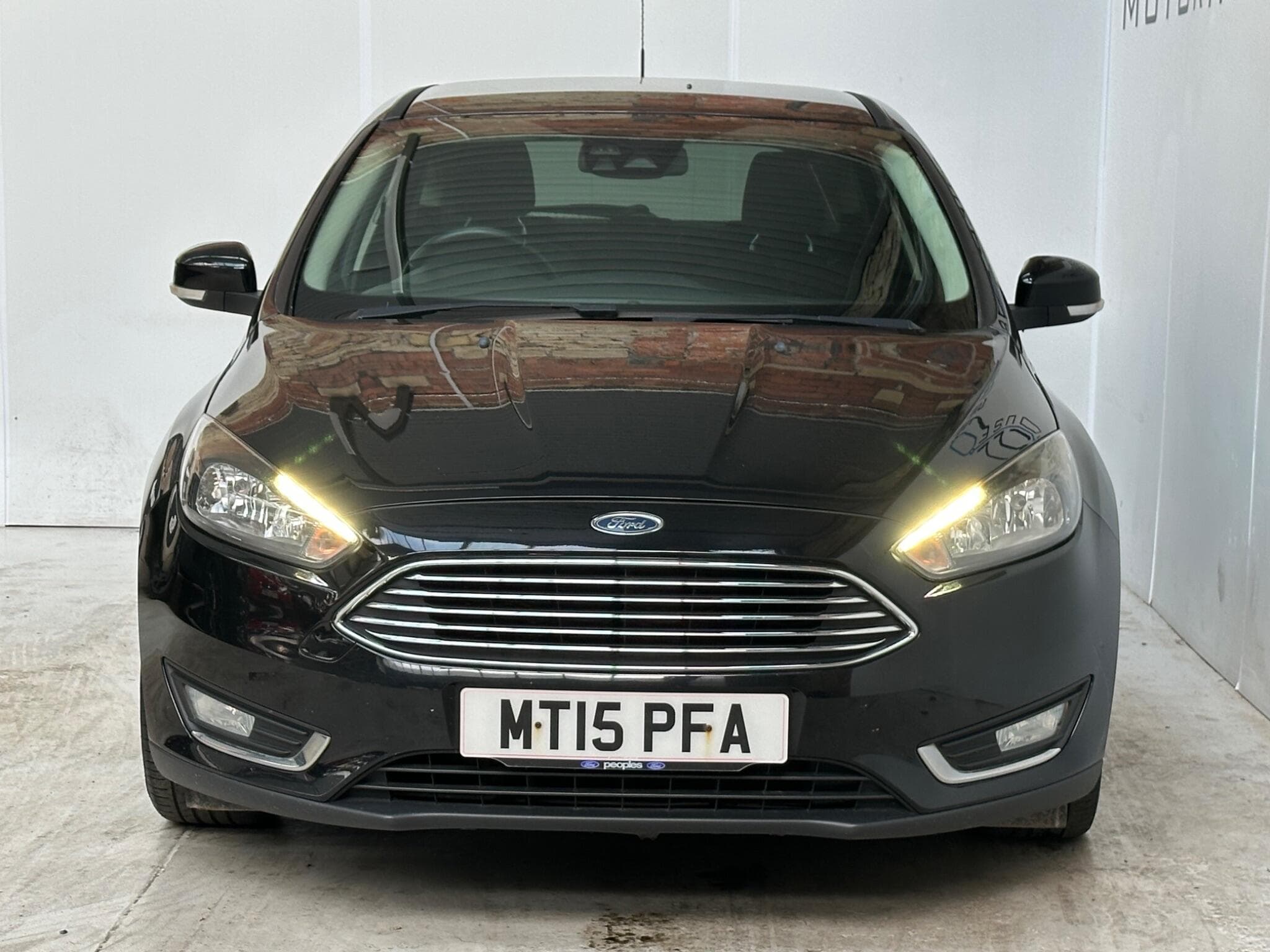 2015 Ford Focus - Thumbnail 2