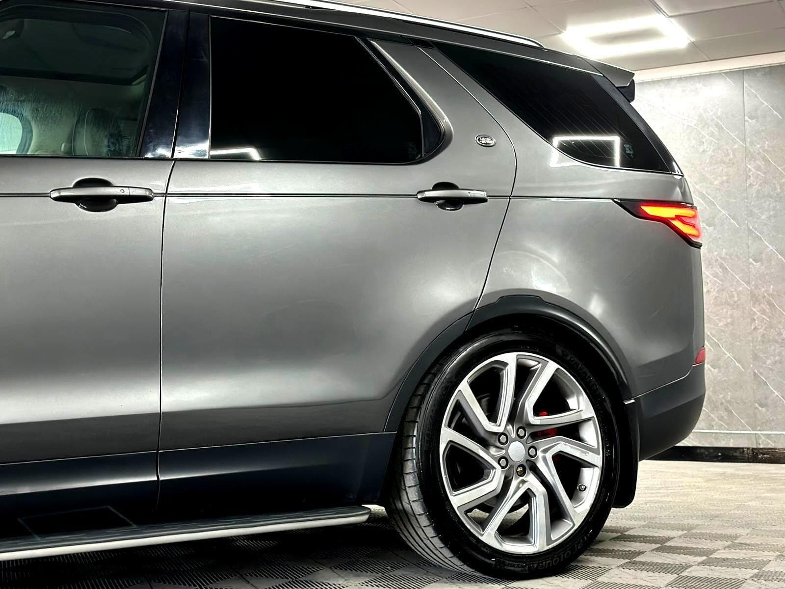 2017 Land Rover Discovery - Thumbnail 30