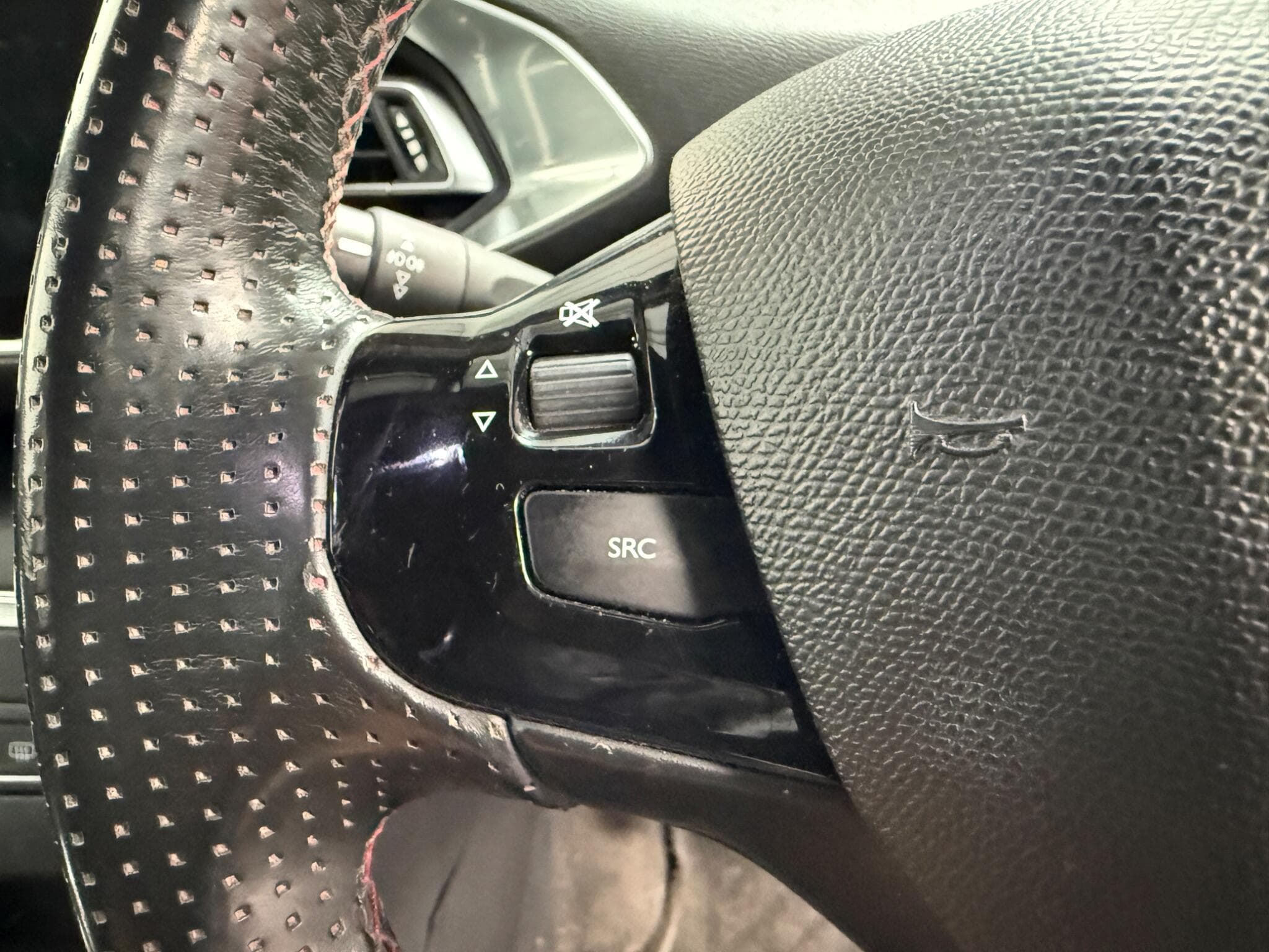 2015 Peugeot 308 - Thumbnail 27