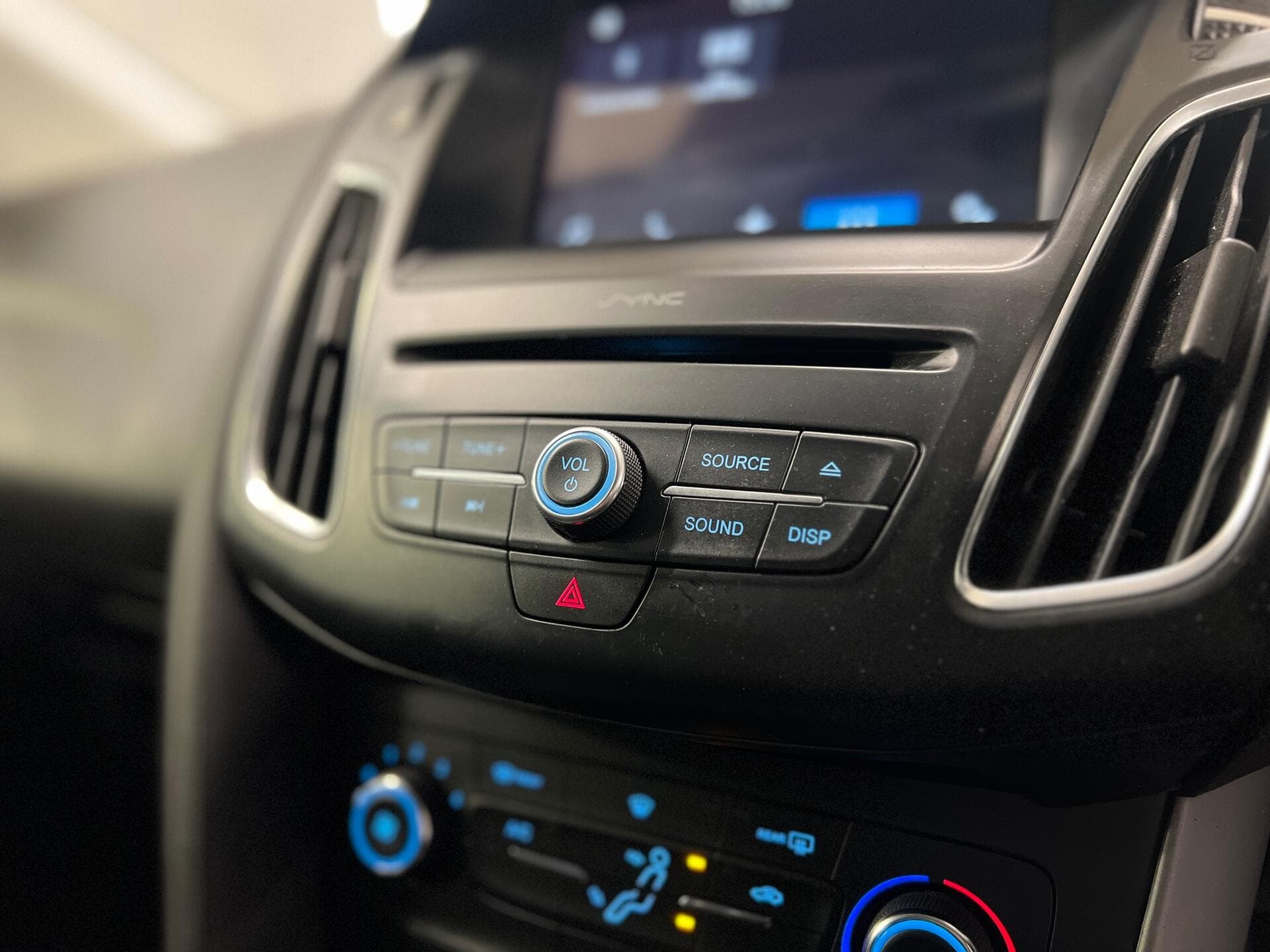 2017 Ford Focus - Thumbnail 36