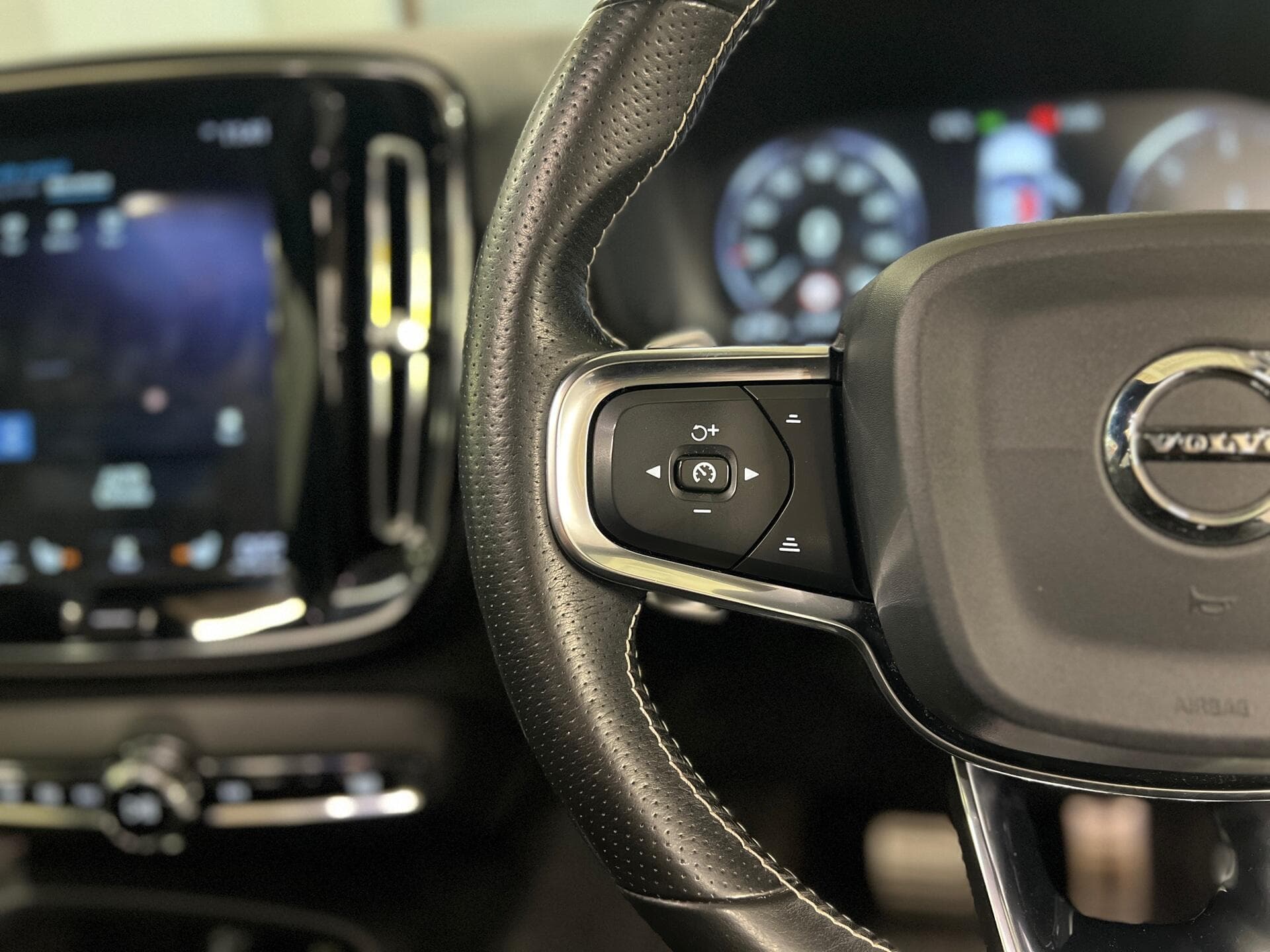 2018 Volvo XC40 - Thumbnail 36