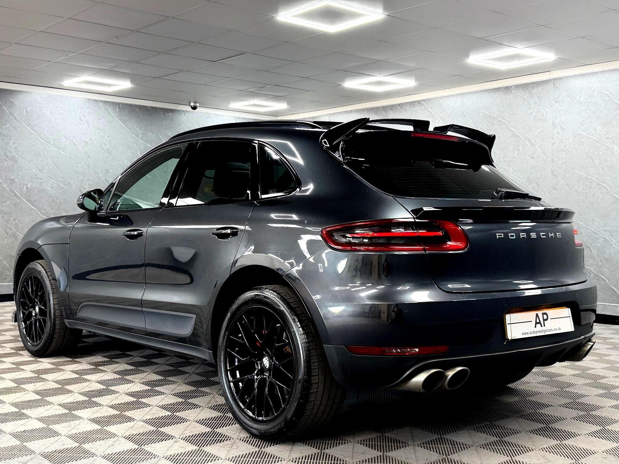 2017 Porsche Macan - Thumbnail 12