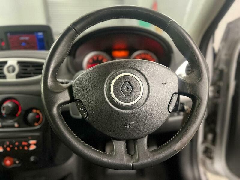 2011 Renault Clio - Thumbnail 21