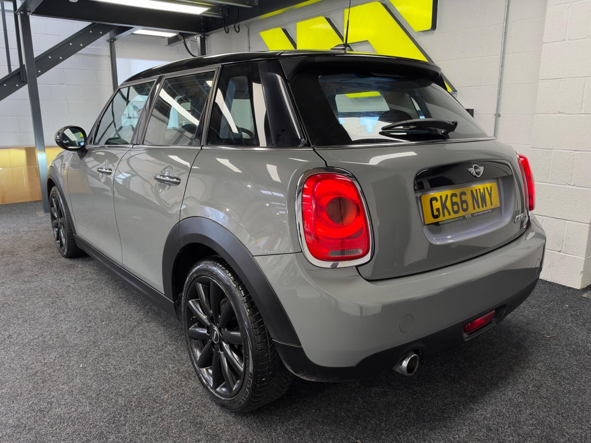 2016 MINI Hatch - Thumbnail 4
