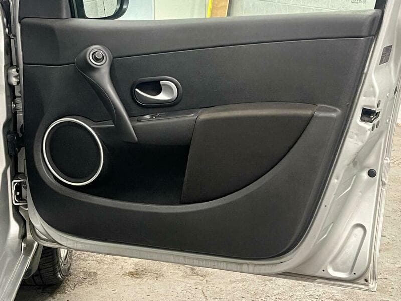 2011 Renault Clio - Thumbnail 19