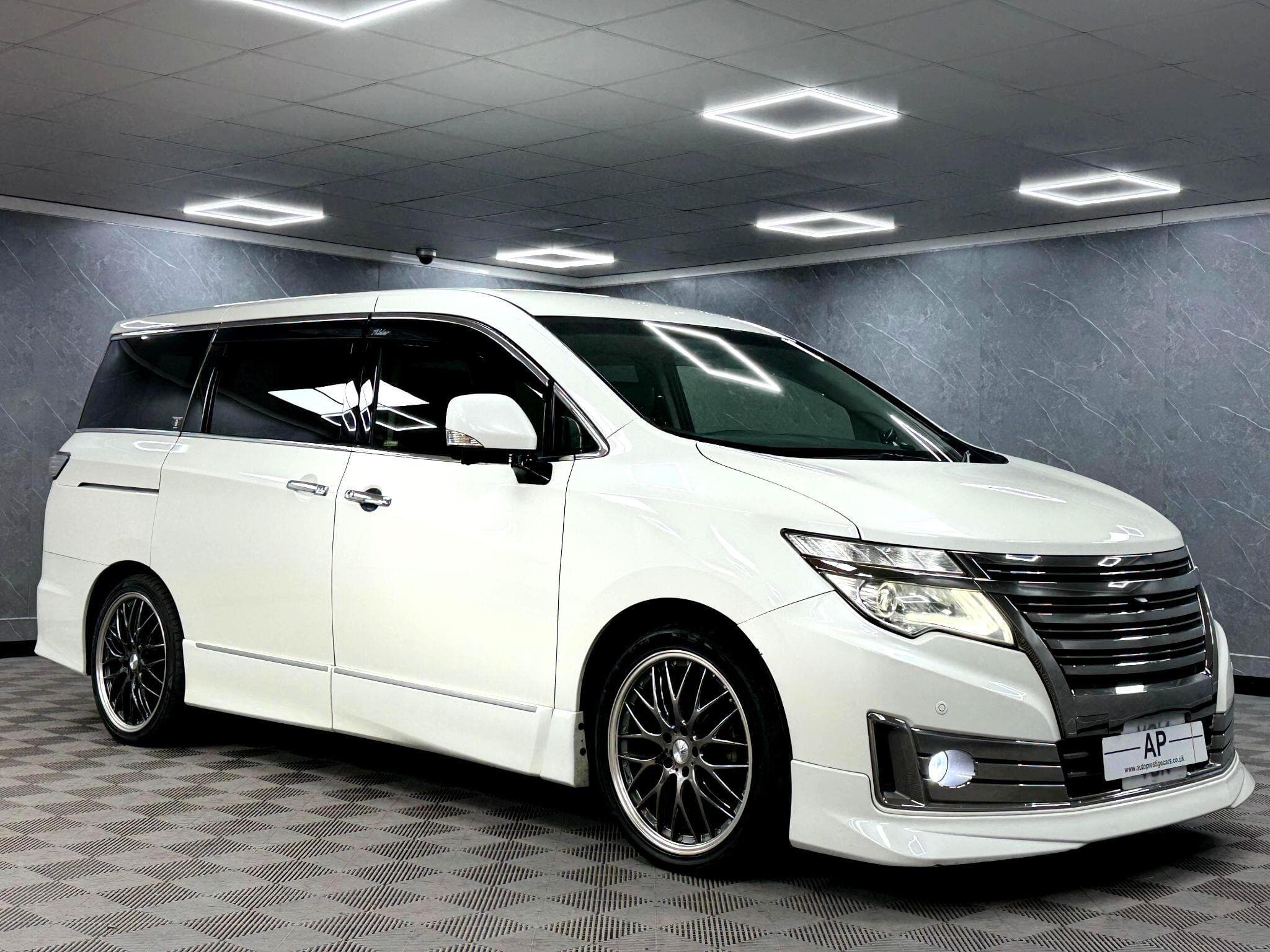 2014 Nissan Elgrand - Thumbnail 12