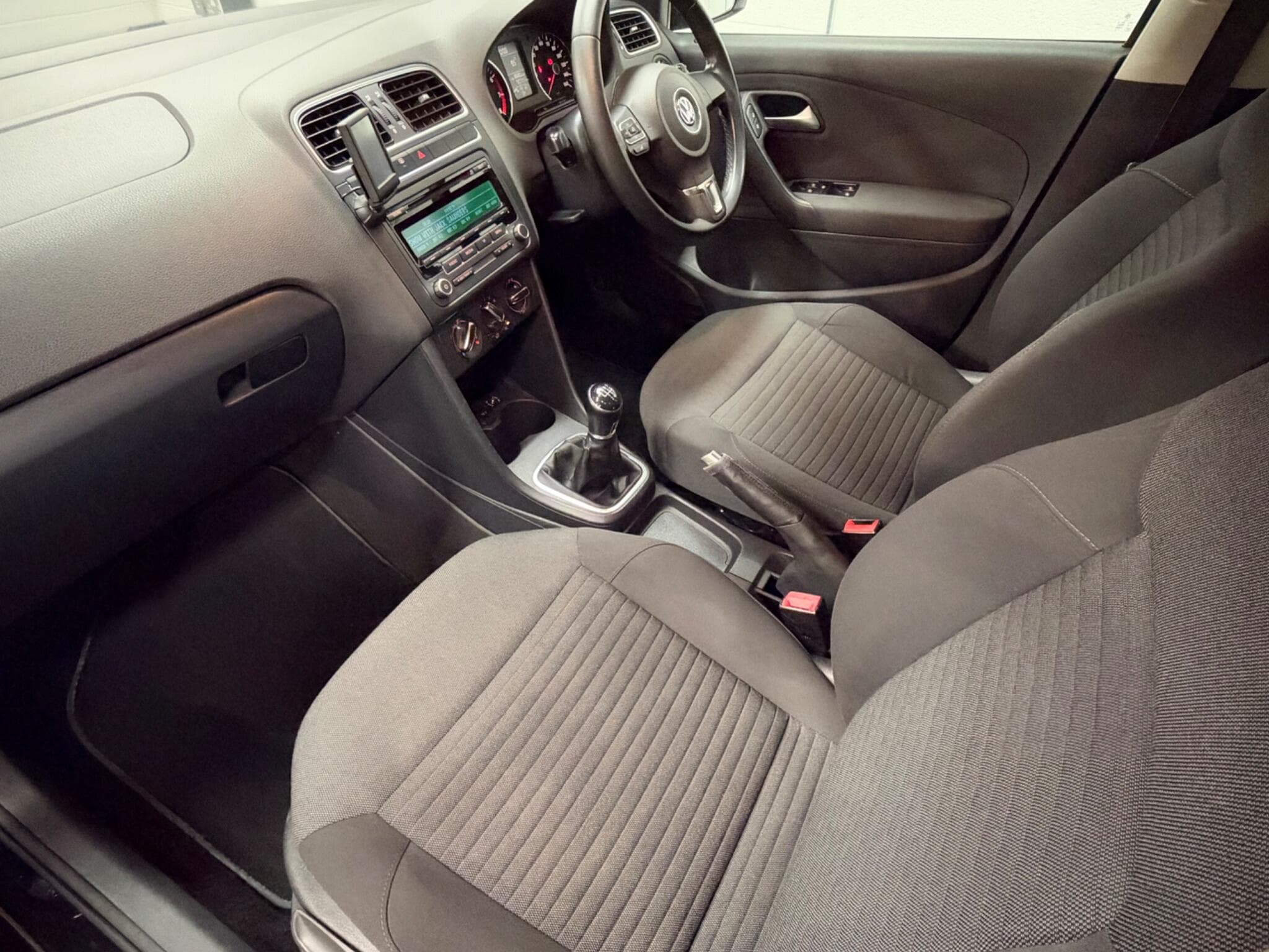 2012 Volkswagen Polo - Thumbnail 36