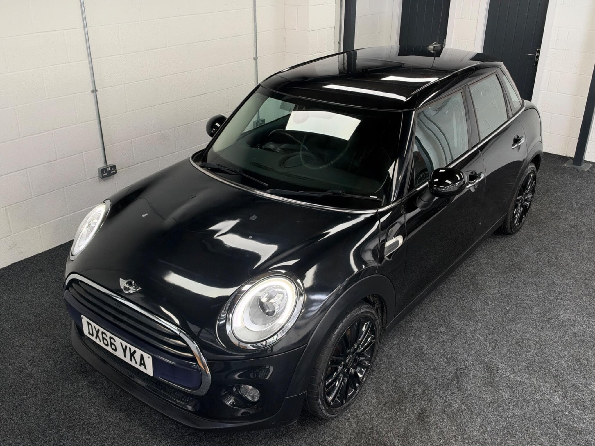 2016 MINI Hatch - Thumbnail 5