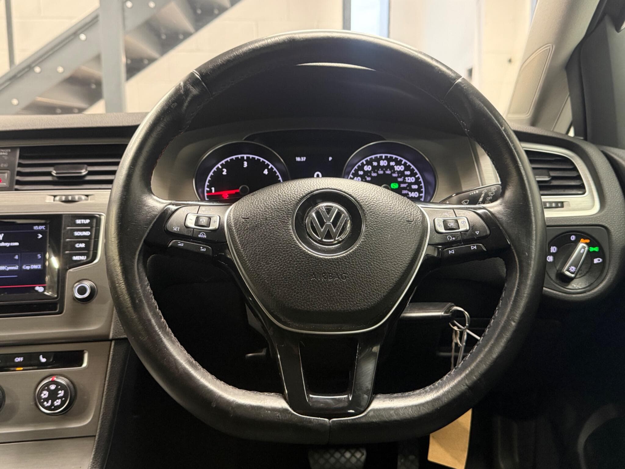 2014 Volkswagen Golf - Thumbnail 32