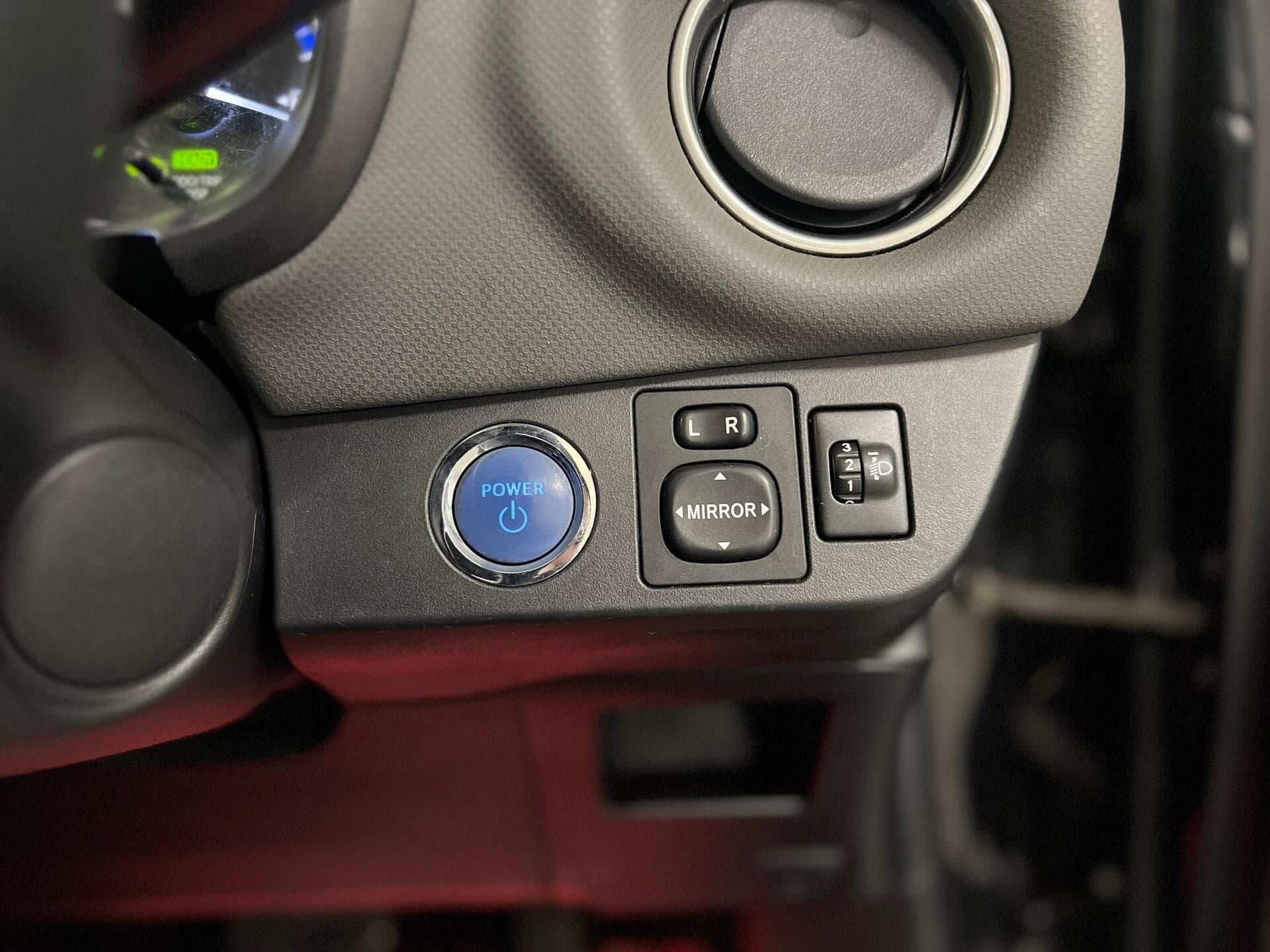 2016 Toyota Yaris - Thumbnail 30