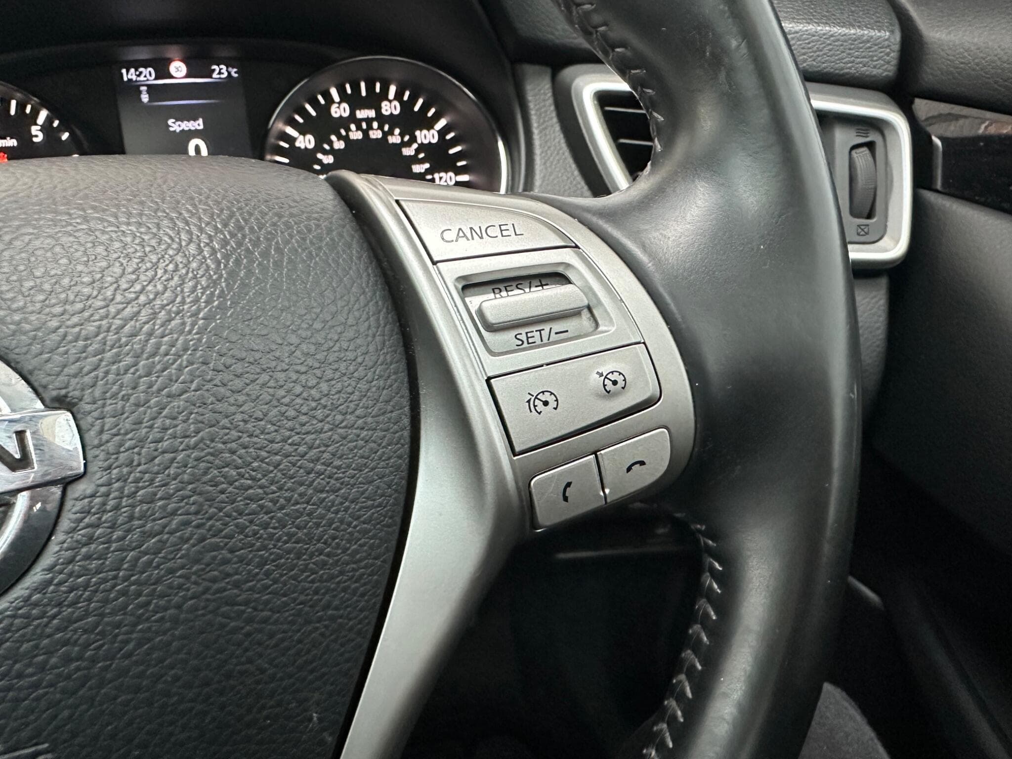 2014 Nissan Qashqai - Thumbnail 18