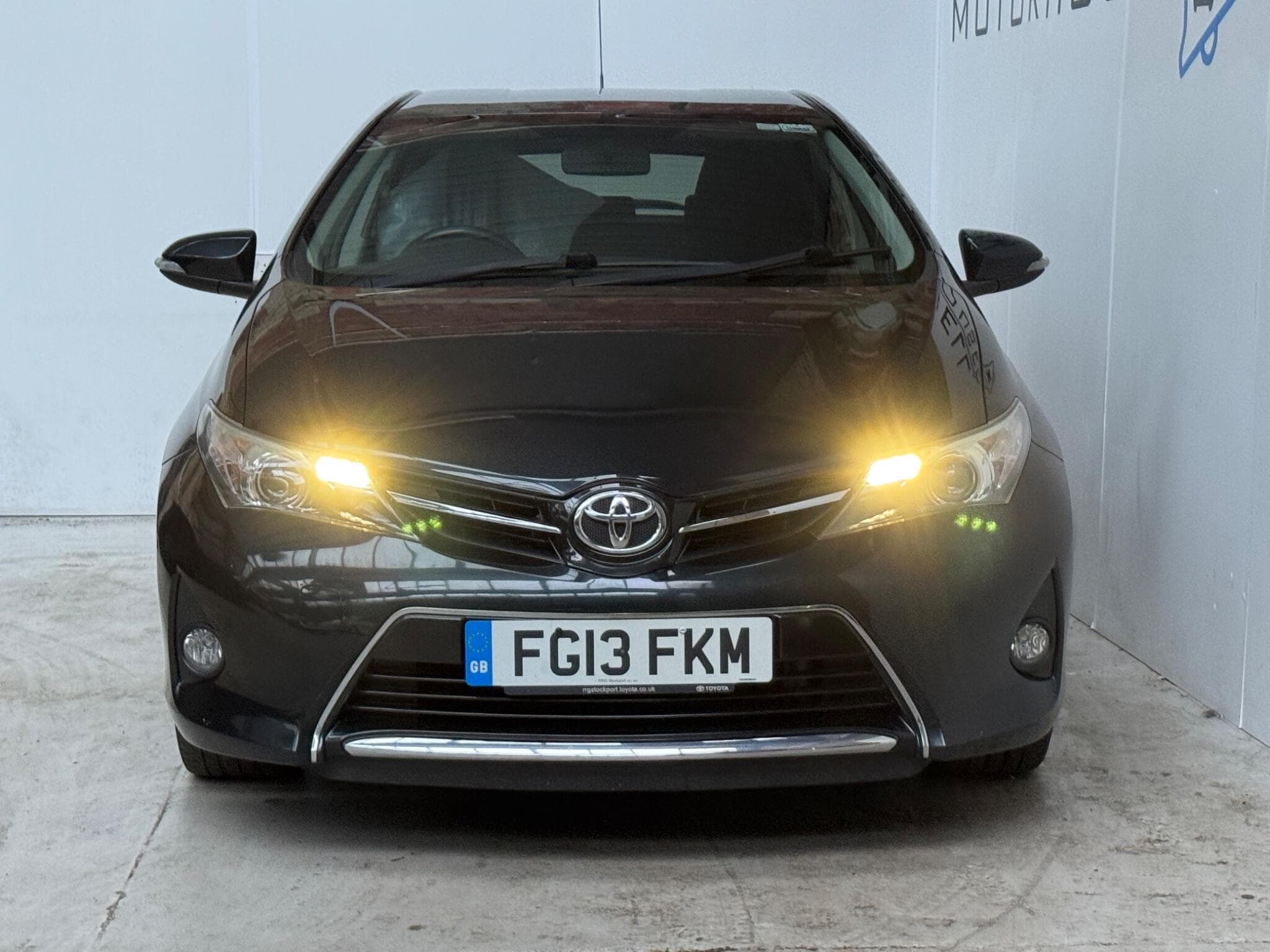 2013 Toyota Auris - Image 2