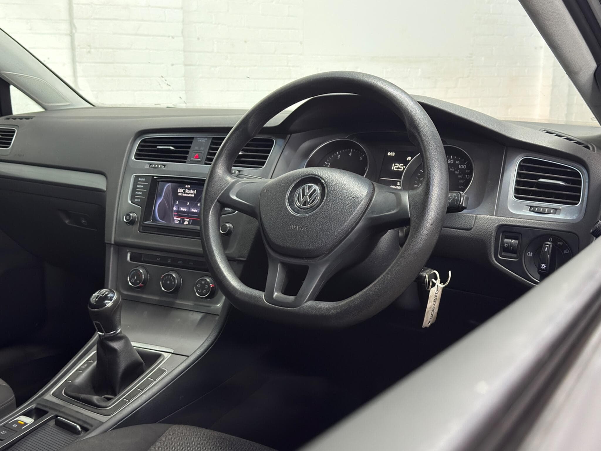 2013 Volkswagen Golf - Thumbnail 25