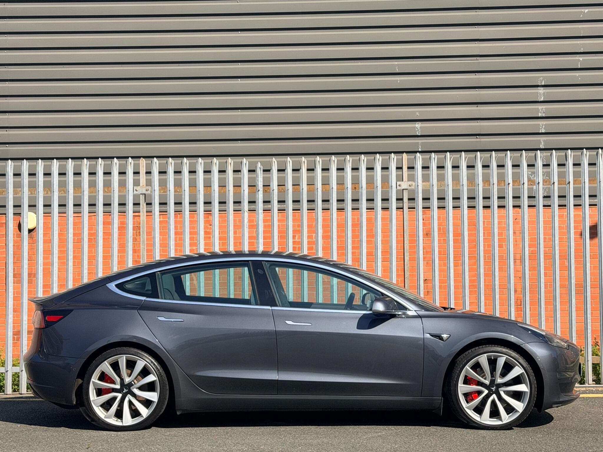 2019 Tesla Model 3 - Thumbnail 2