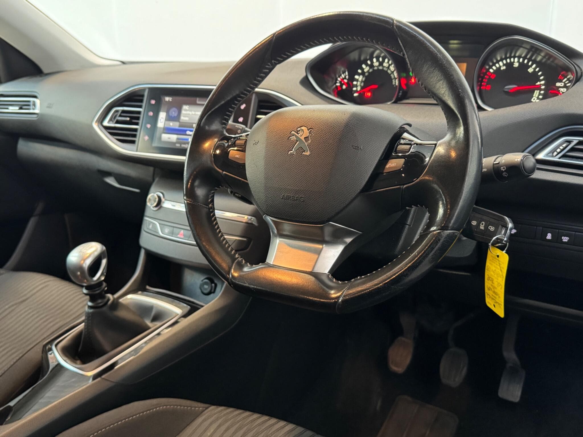 2016 Peugeot 308 SW - Image 4
