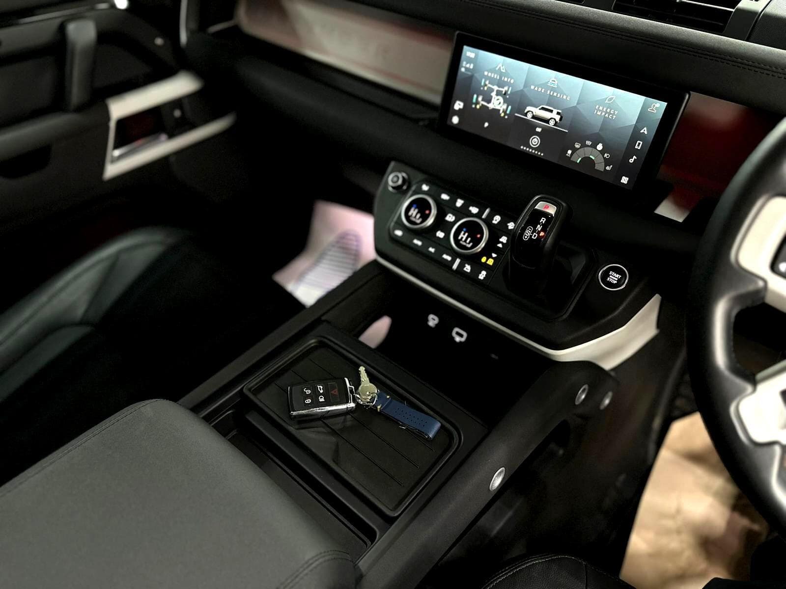 2024 Land Rover Defender 110 - Thumbnail 40