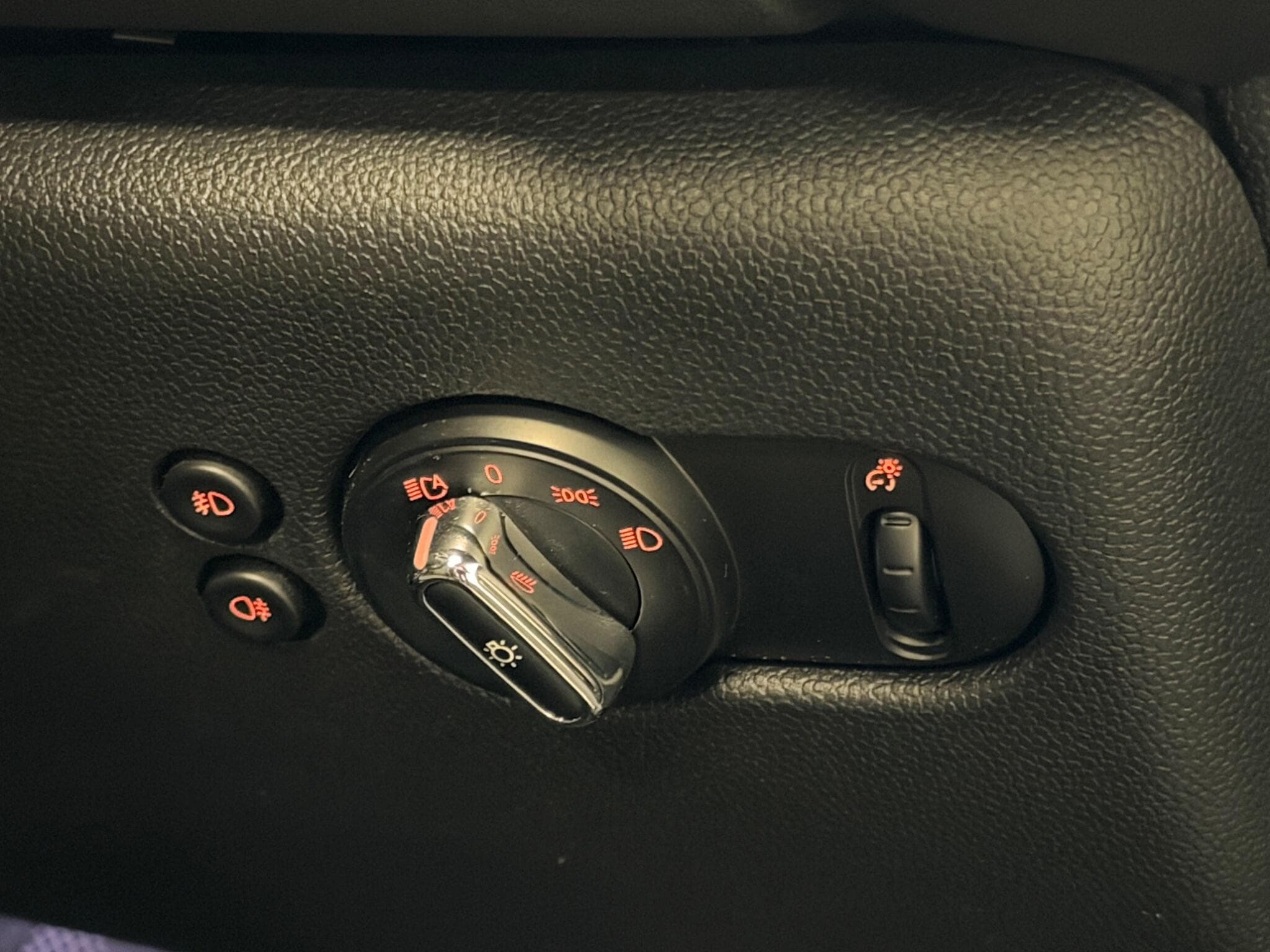 2017 MINI Hatch - Thumbnail 24