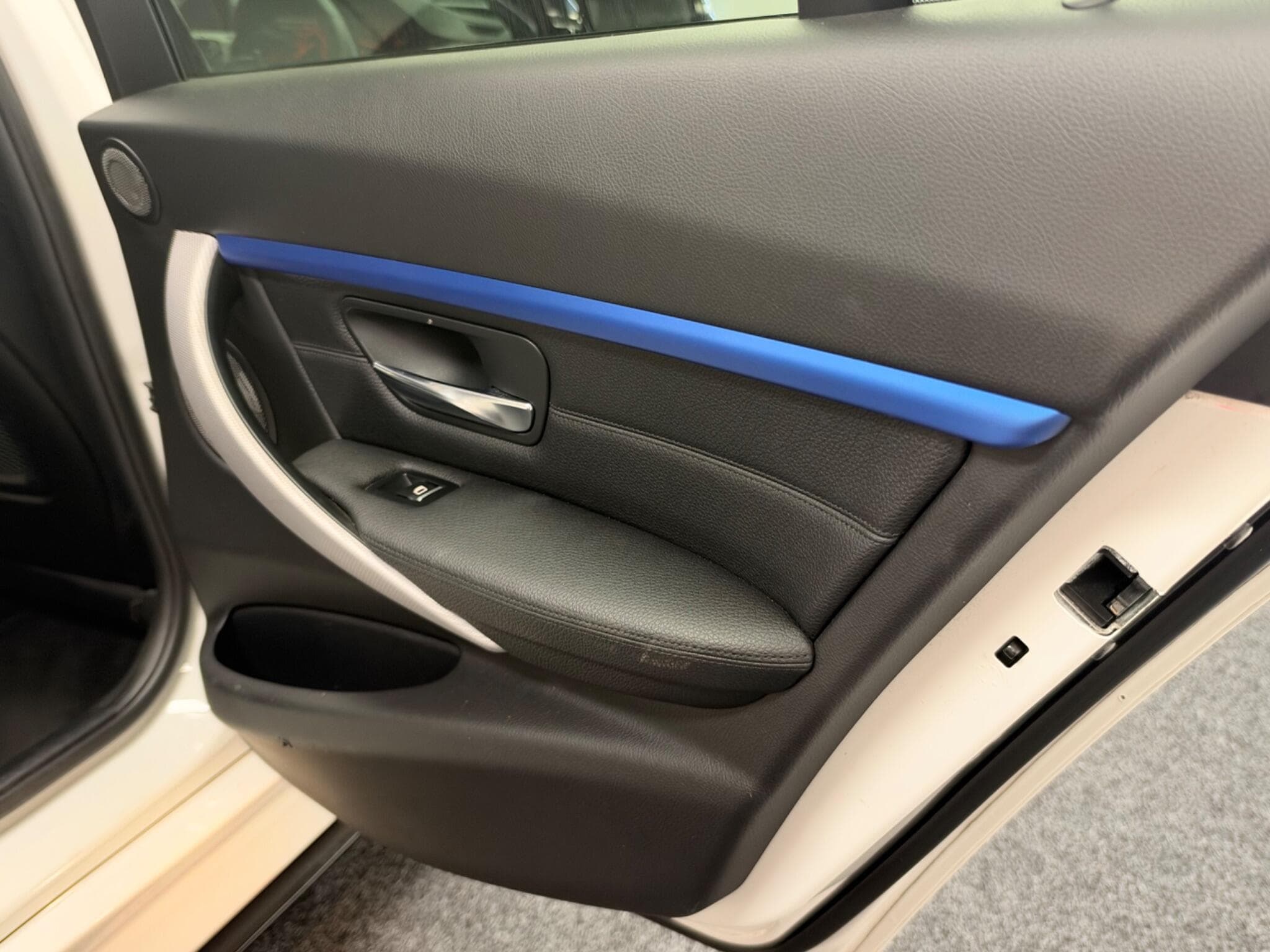 2017 BMW 3 Series - Thumbnail 28