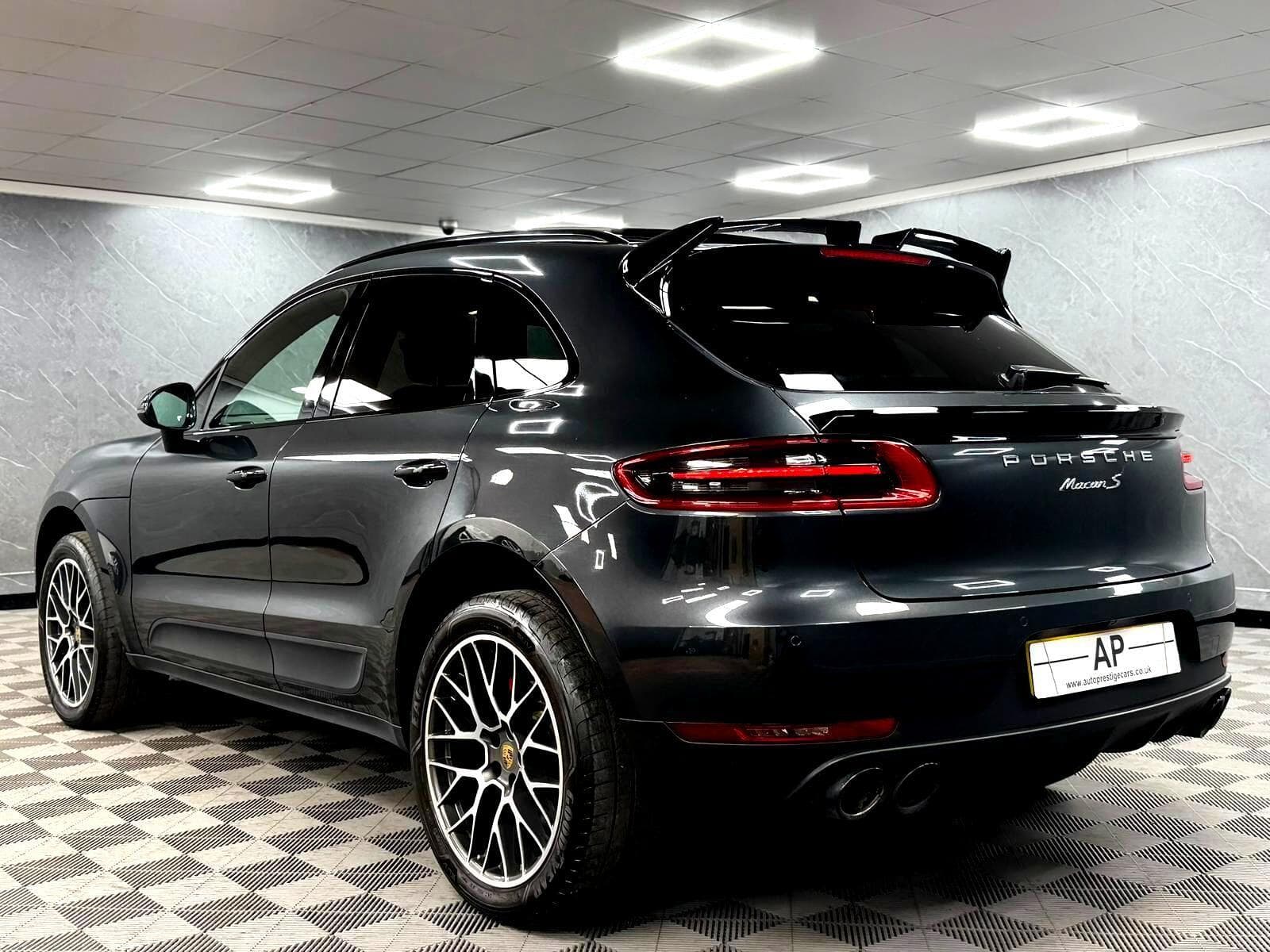 2017 Porsche Macan - Thumbnail 17