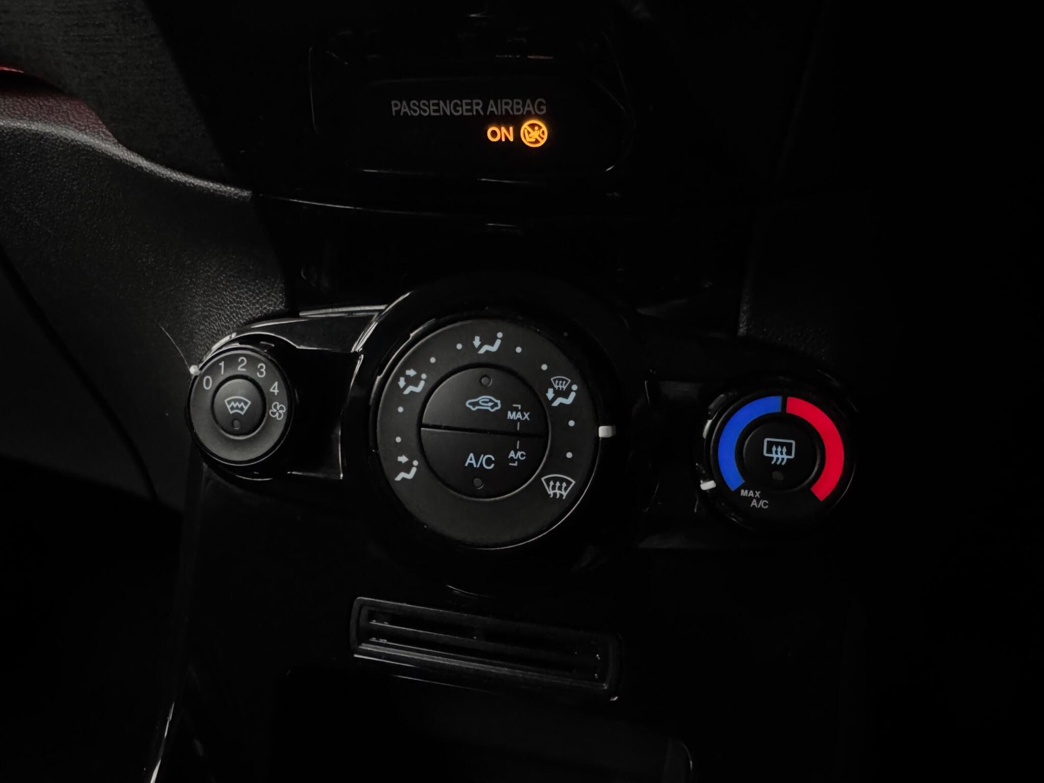 2015 Ford Fiesta - Thumbnail 17