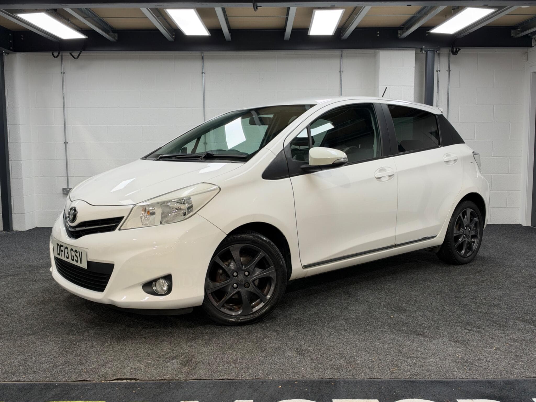 2013 Toyota Yaris - Thumbnail 5