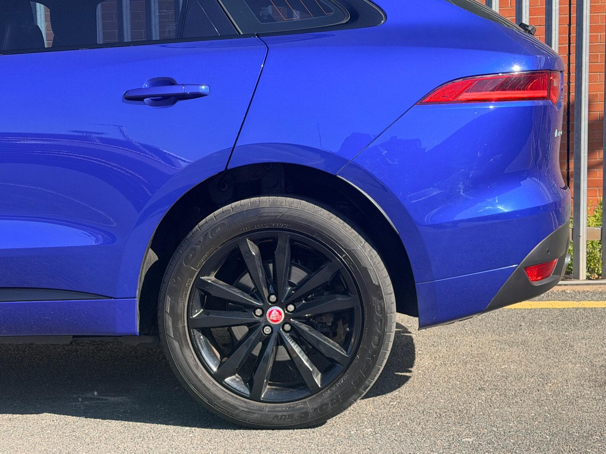 2017 Jaguar F-PACE - Thumbnail 15
