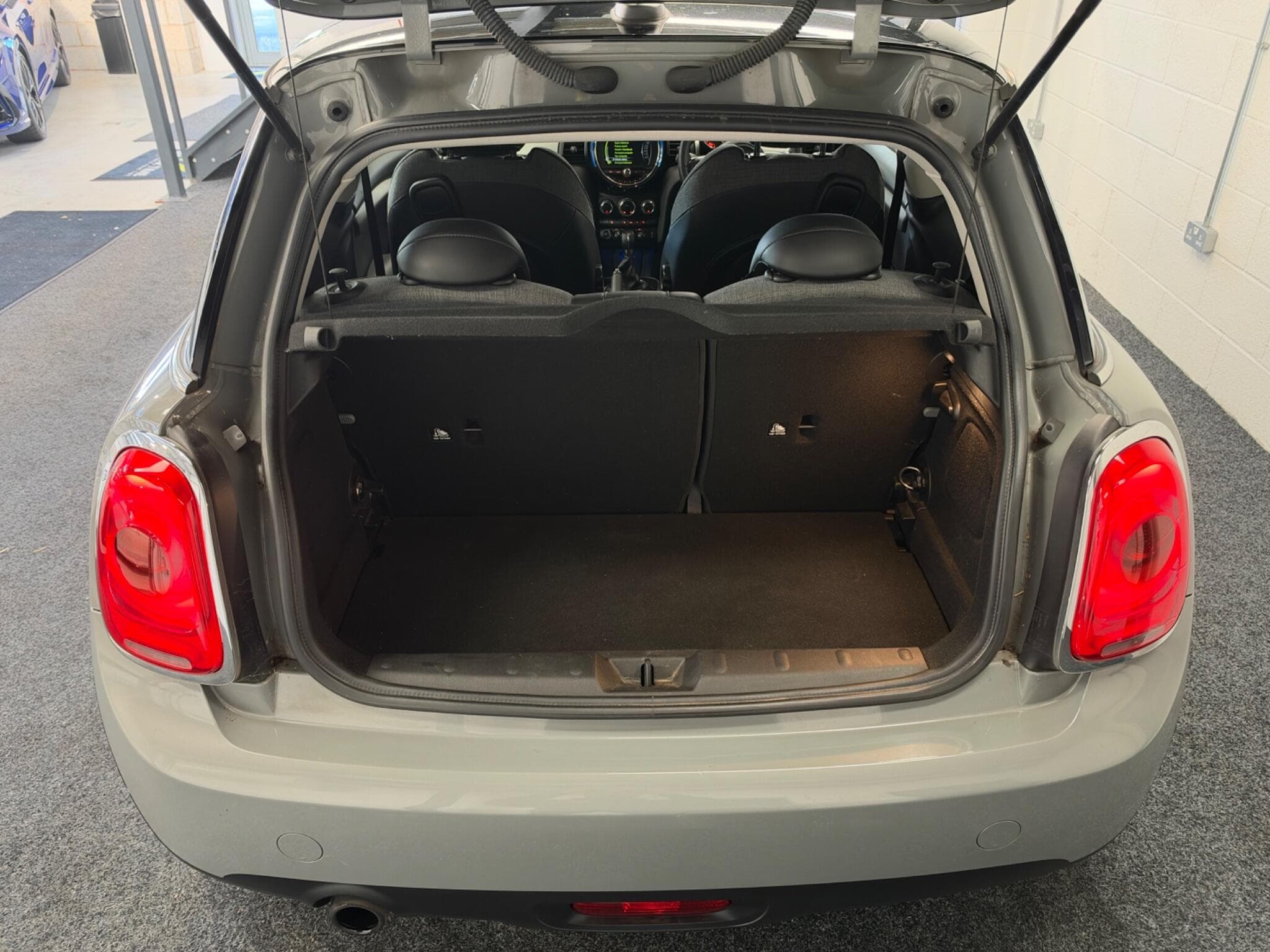 2017 MINI Hatch - Thumbnail 33