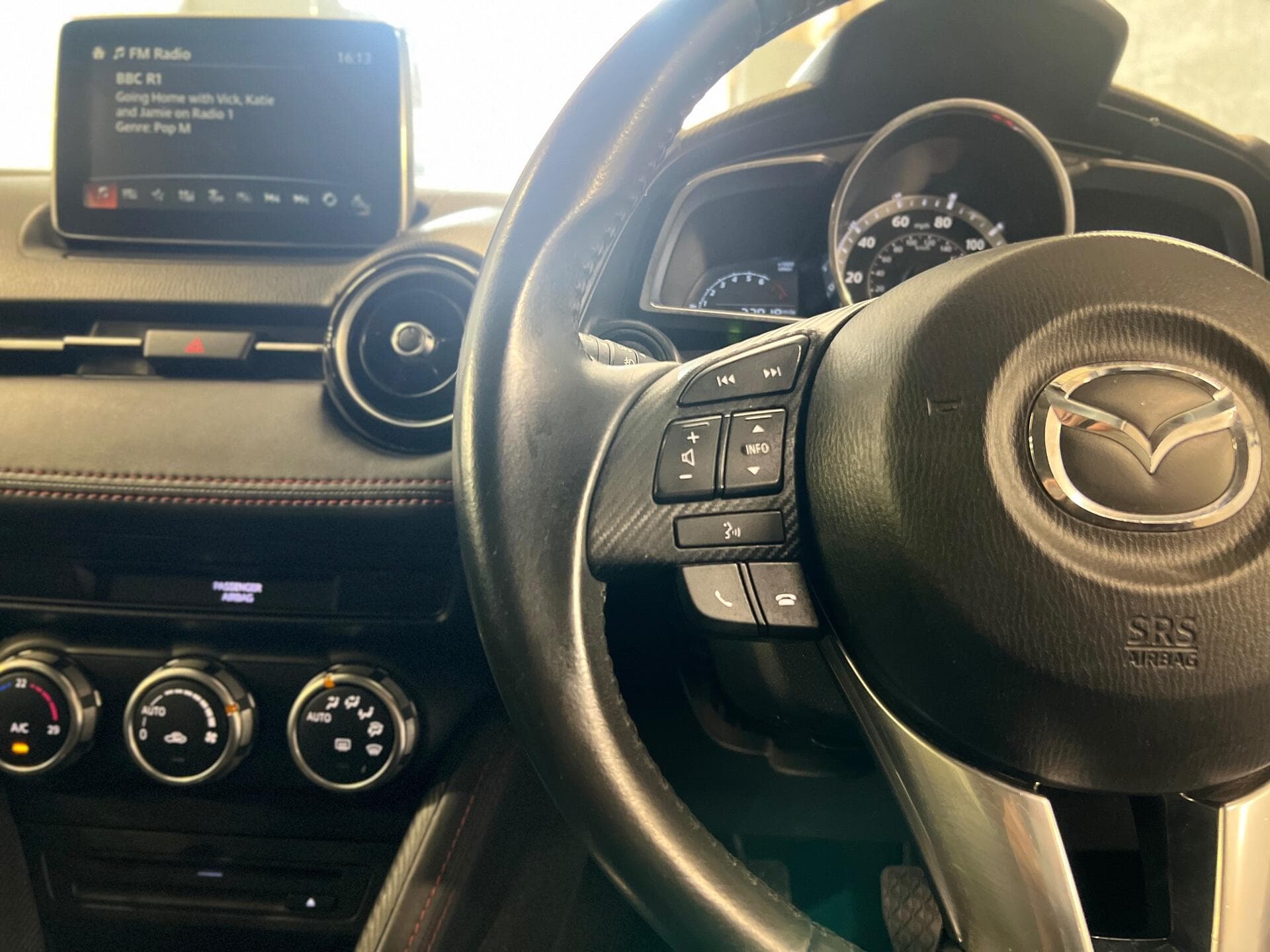 2016 Mazda Mazda2 - Thumbnail 27