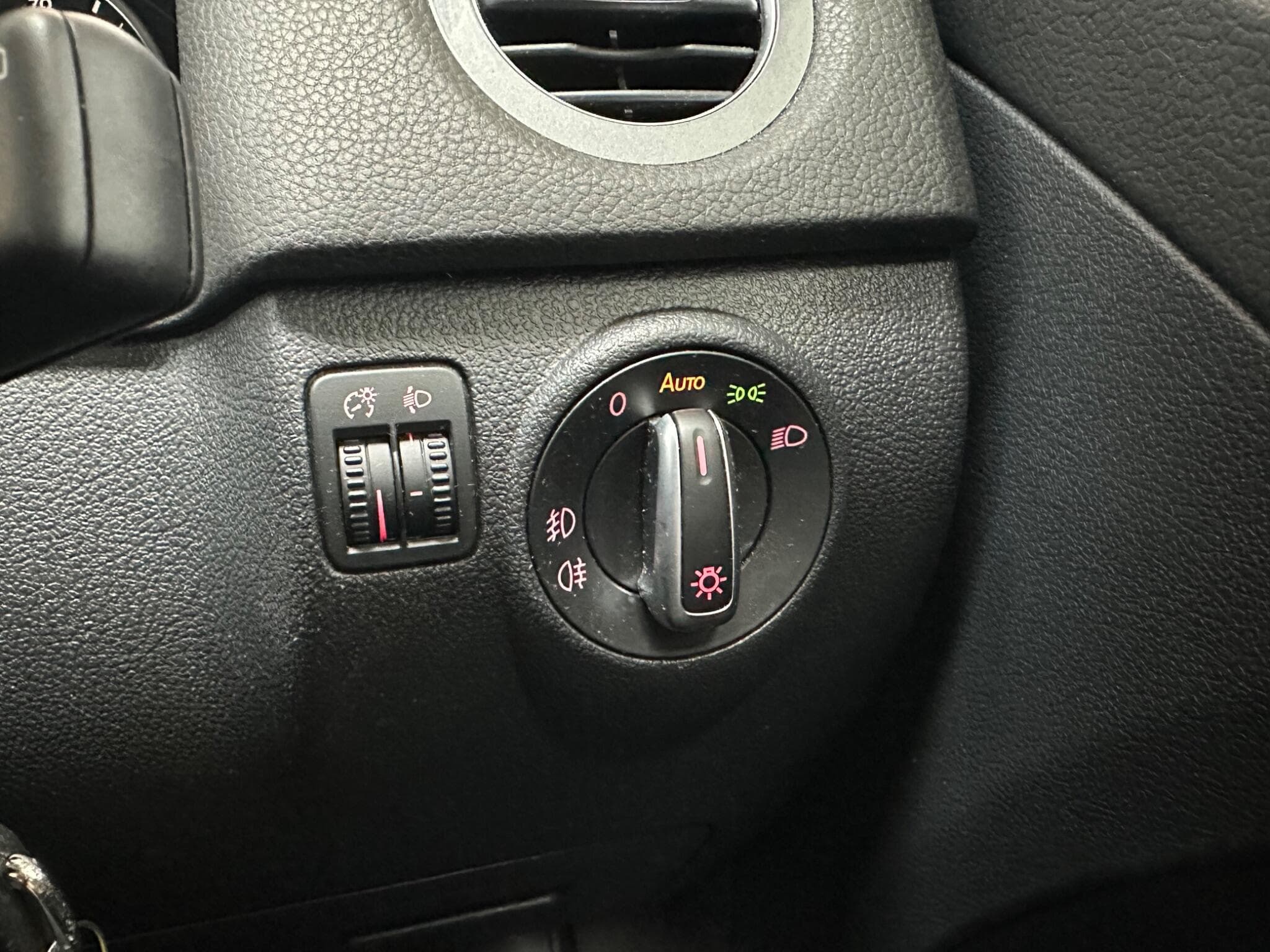 2015 Volkswagen Tiguan - Thumbnail 23