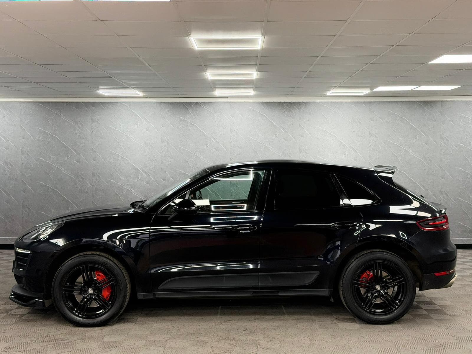 2017 Porsche Macan - Thumbnail 14